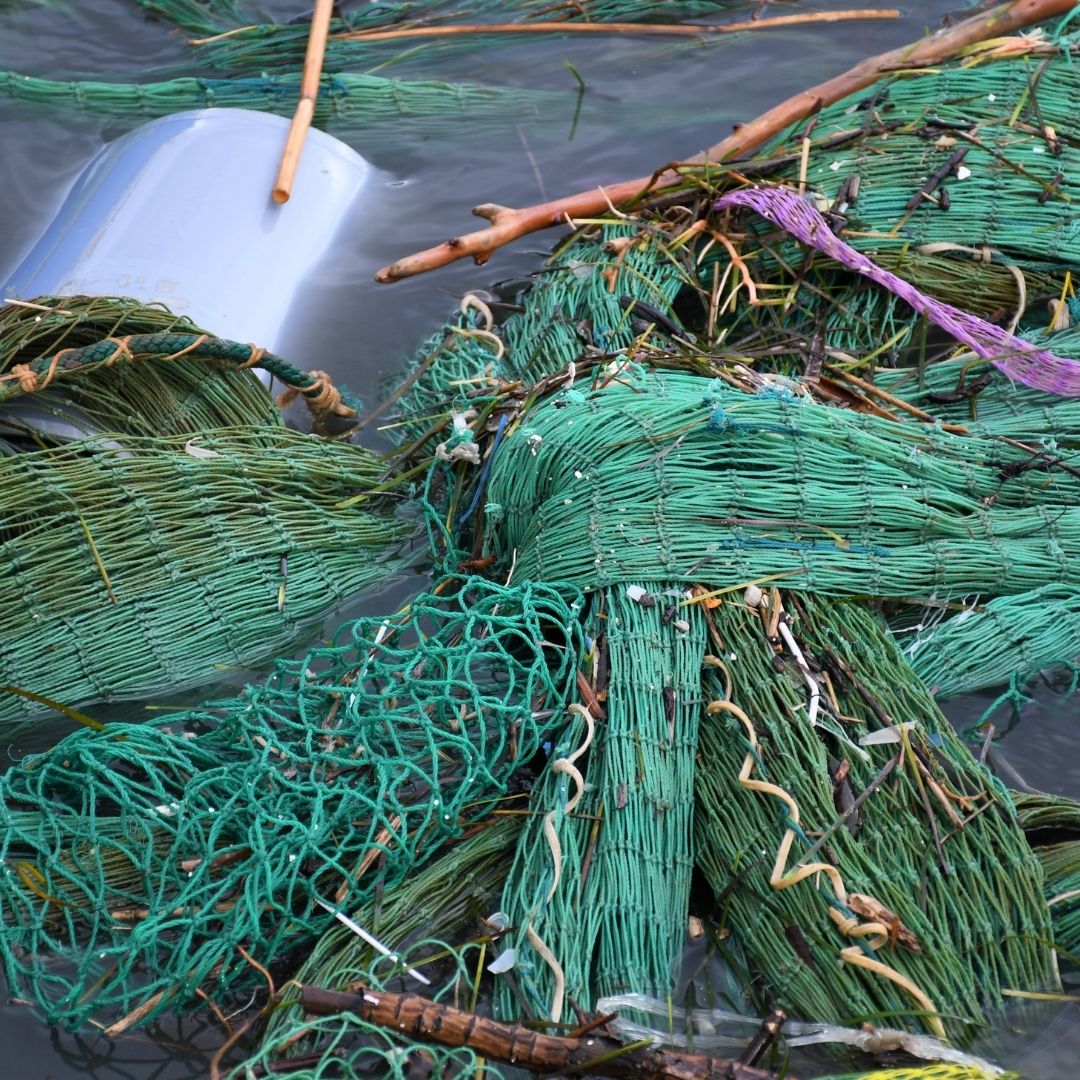 Fischfangnetze Fischernetze Müll und Plastik im Meer Verschmutzung des Wassers