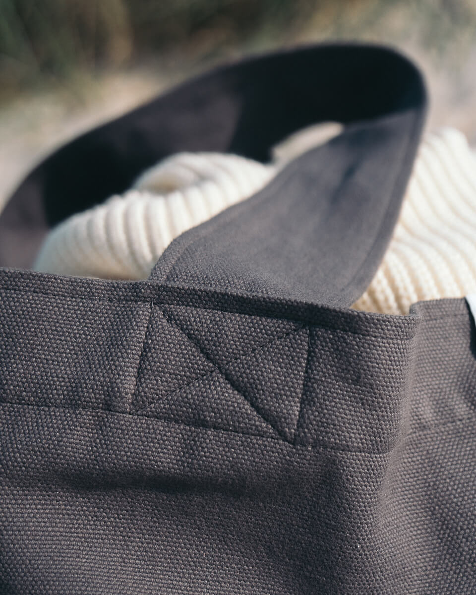 Handgewebte SALZWASSER Tasche in Anthrazit mit breiten Henkeln
