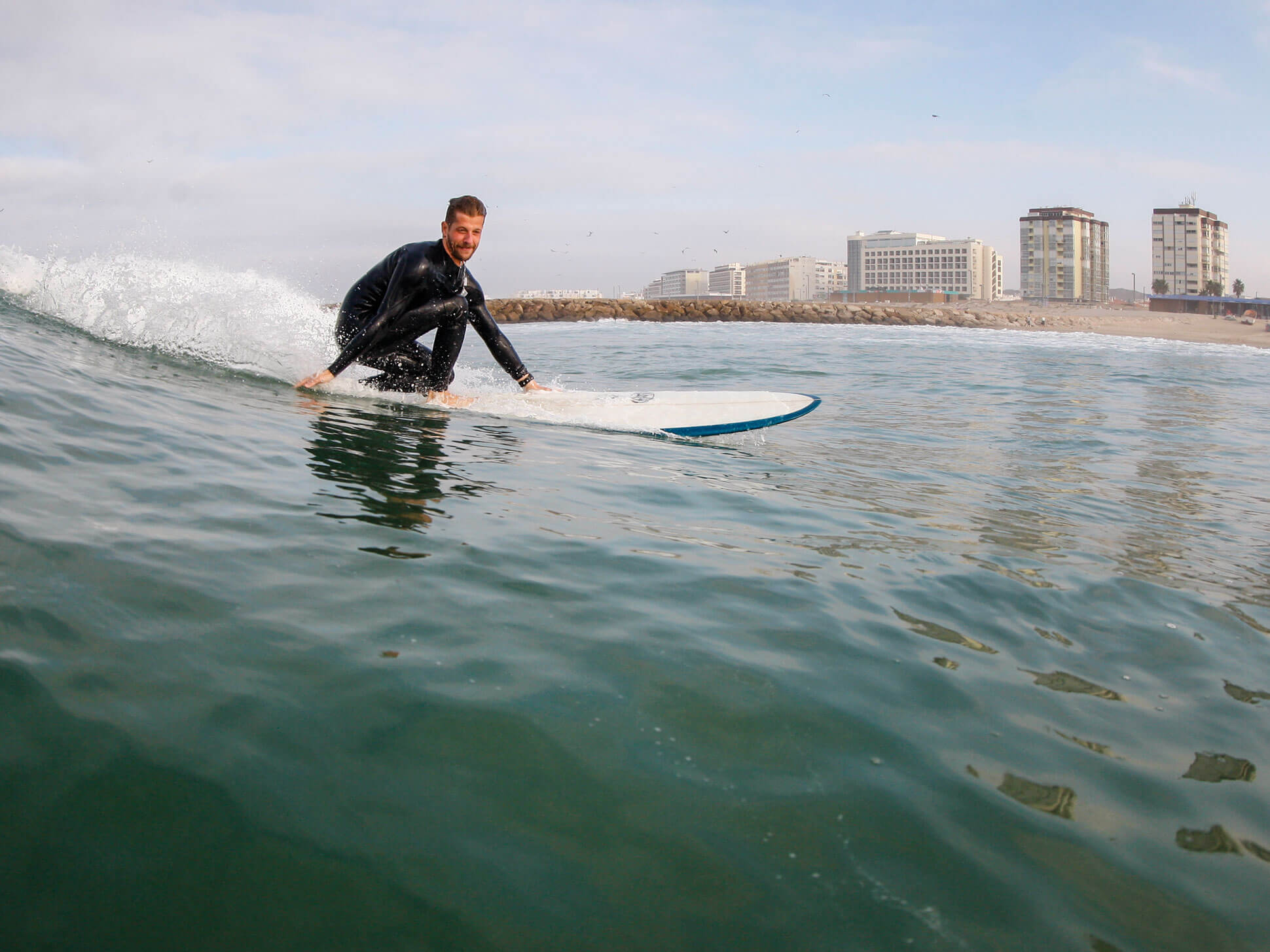 Veronica Steigner Surfing Veronica Steigner surft Welle in Carcans Plage