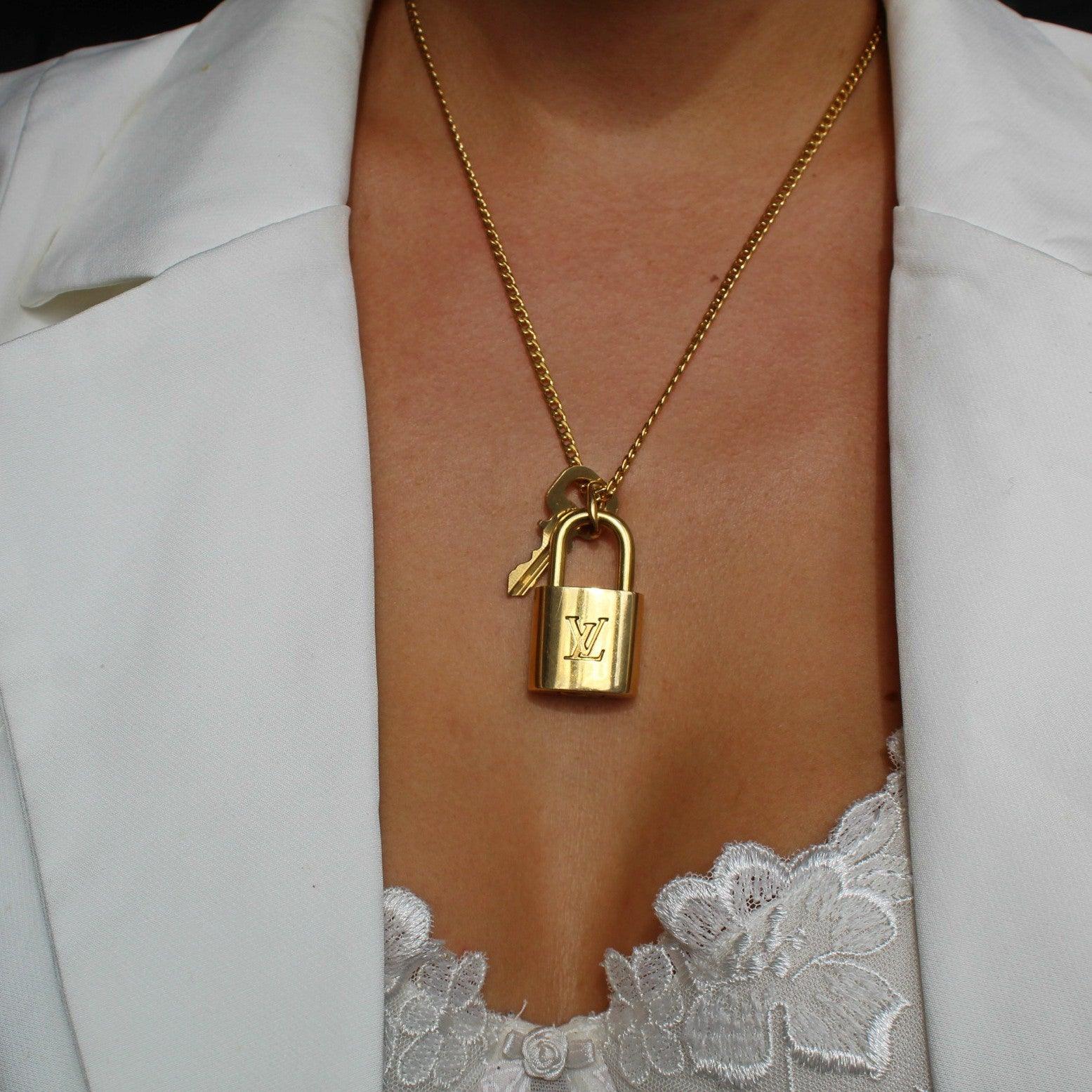 Louis Vuitton Necklace Padlock with single chain – Boutique SecondLife