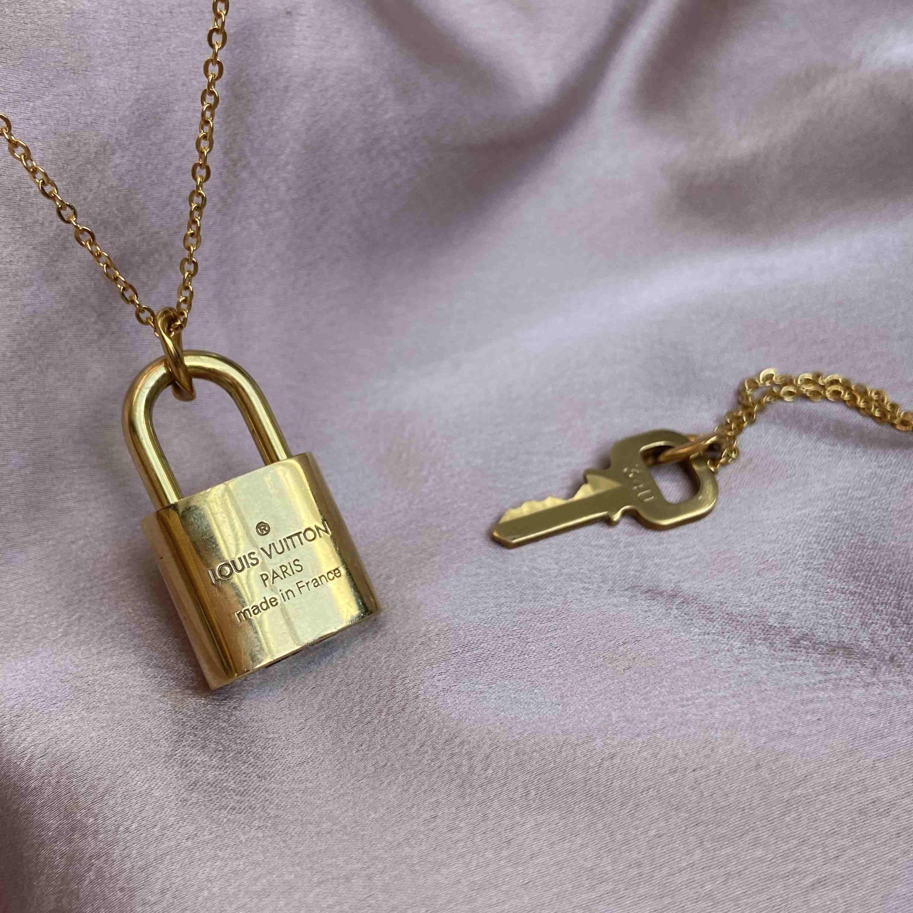 Louis Vuitton Padlock Necklace with double chain – Boutique SecondLife