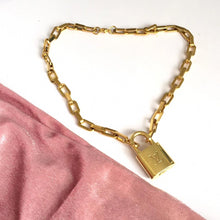 Louis Vuitton Lock Padlock with Geometric Link Chain Necklace – Boutique SecondLife