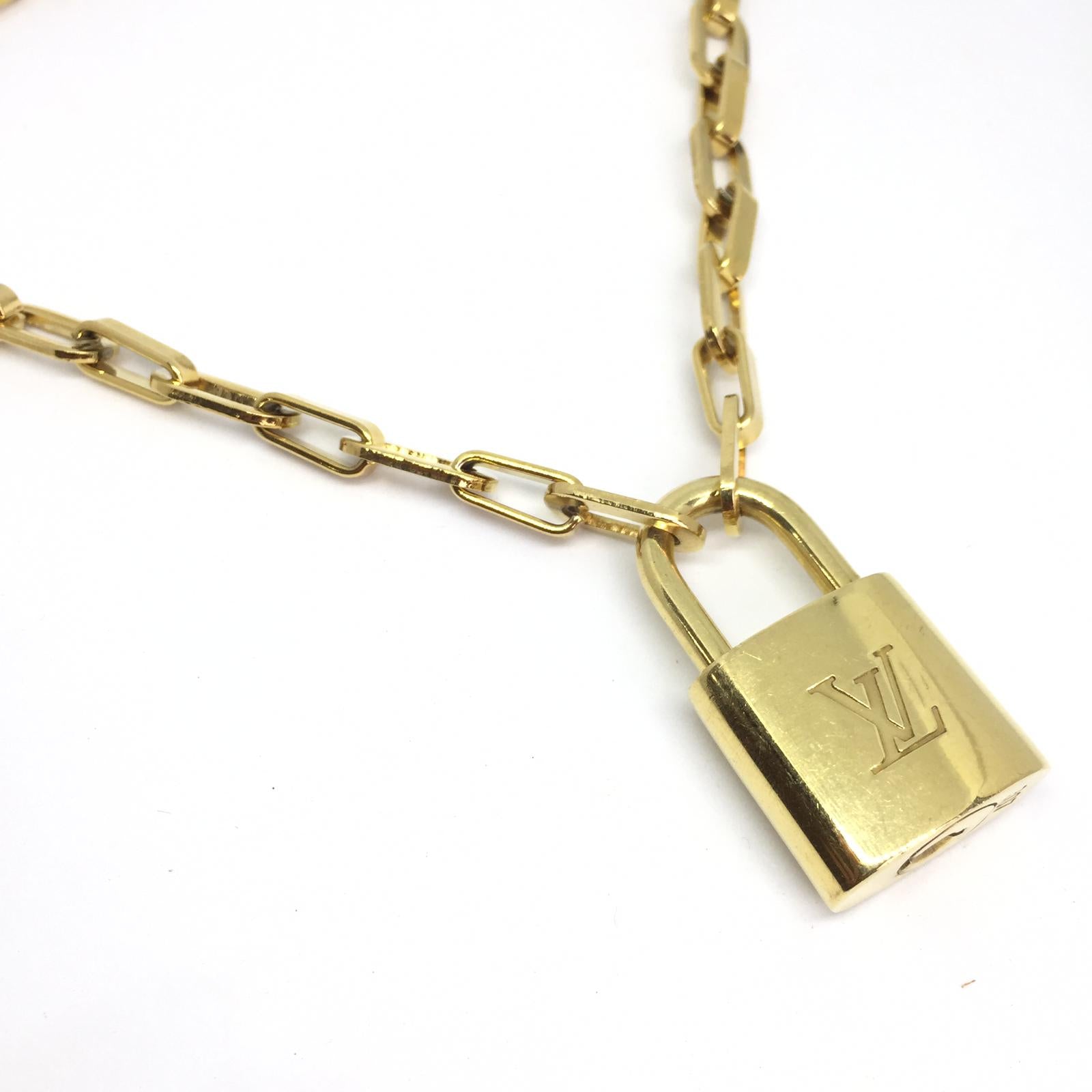 Louis Vuitton Lock Padlock with Geometric Link Chain Necklace – Boutique SecondLife