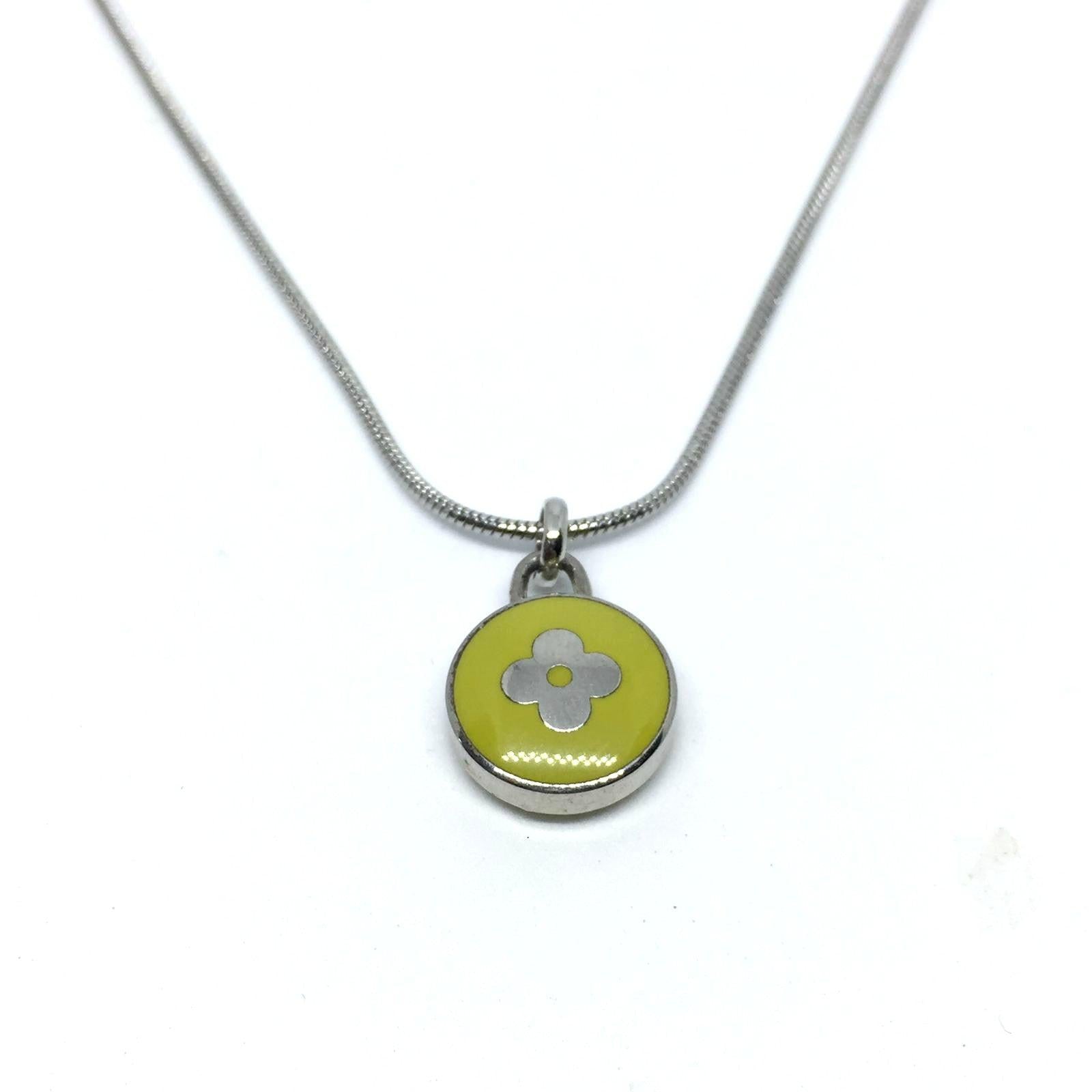 Monogram necklace Louis Vuitton Green in Metal - 31447486