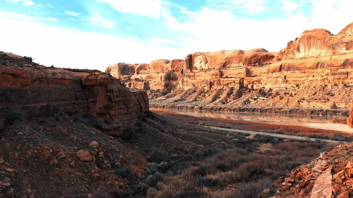 solo male hiking through Havasu trails