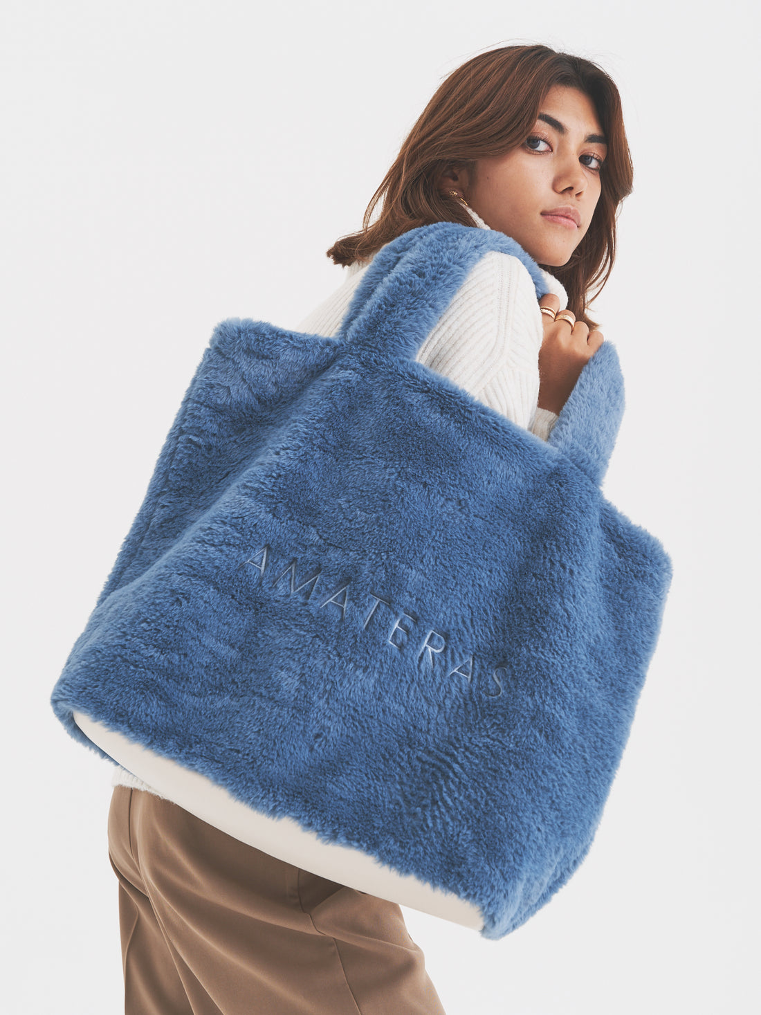 fuzzy tote / blue