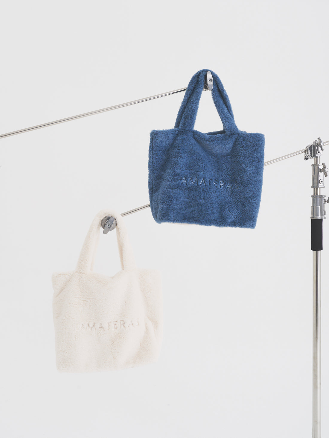 fuzzy tote / blue