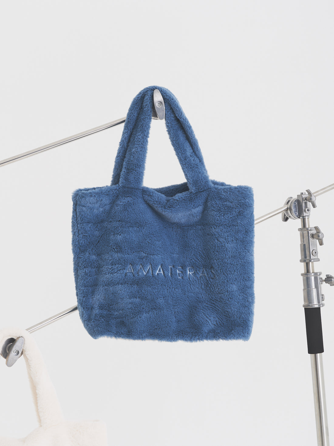 fuzzy tote / blue