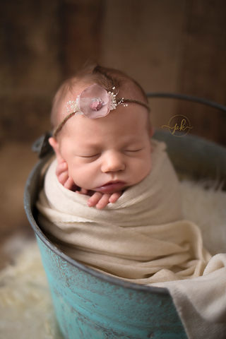 Tiny Tot Prop Shop - Newborn Photo Props Canada - Canadian Photography Props - Sweater Knit Wraps - Stretch Knit Wraps