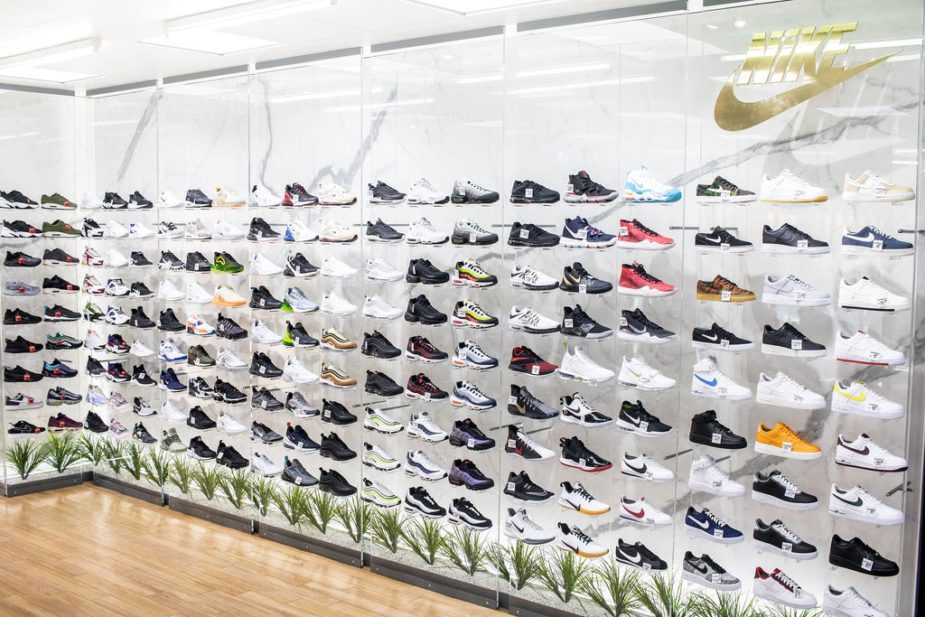 Nike_Marble_Wall_Gold_NSW