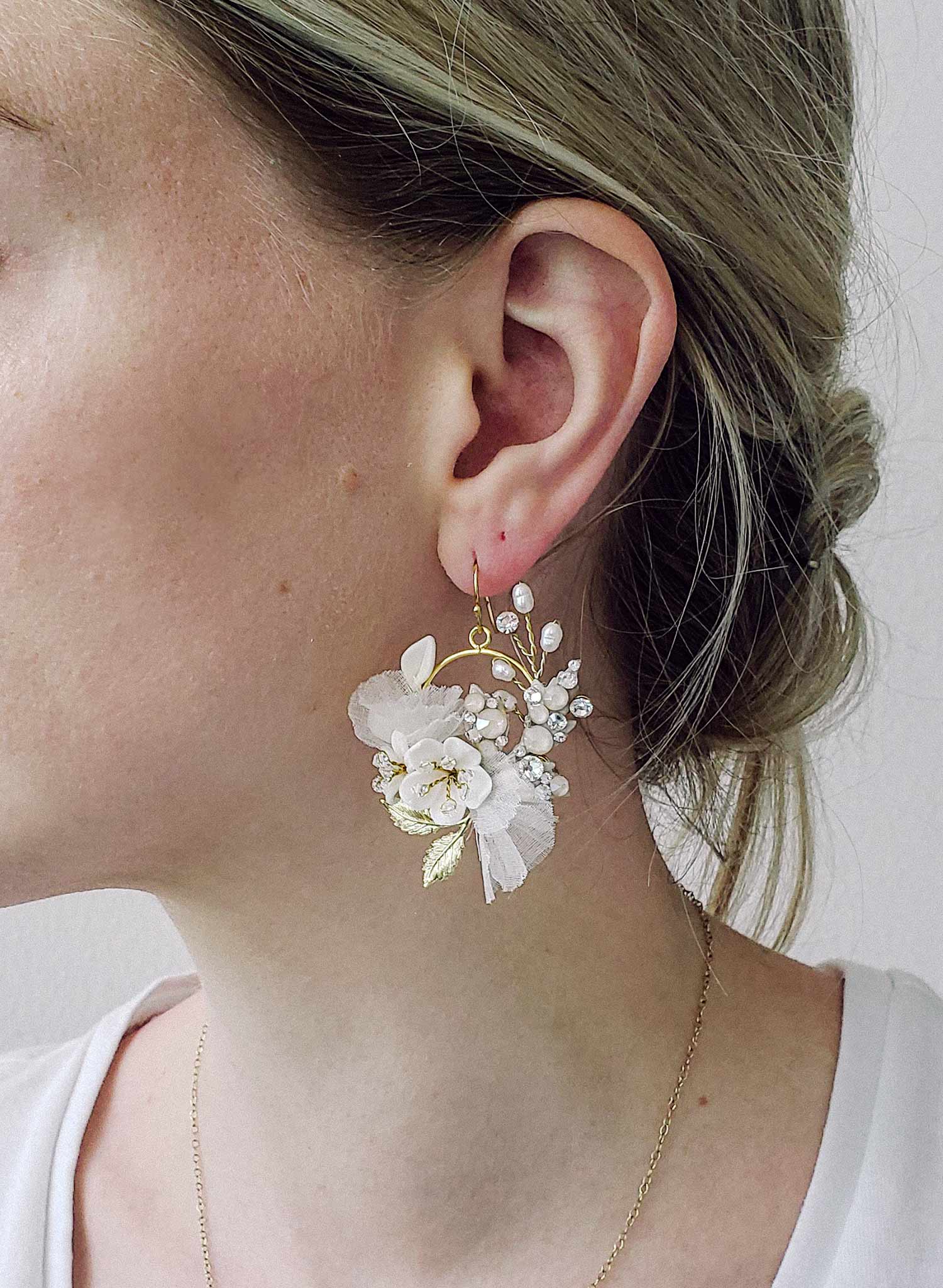 the-21-best-earrings-to-wear-with-your-wedding-dress