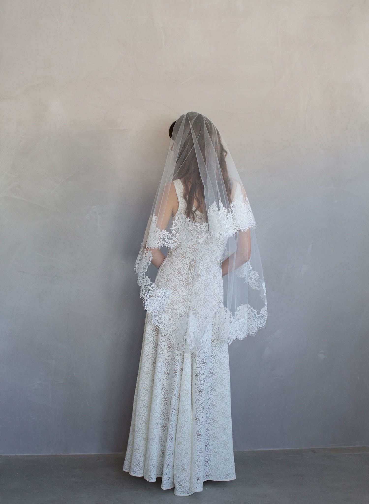 veil with lace dress