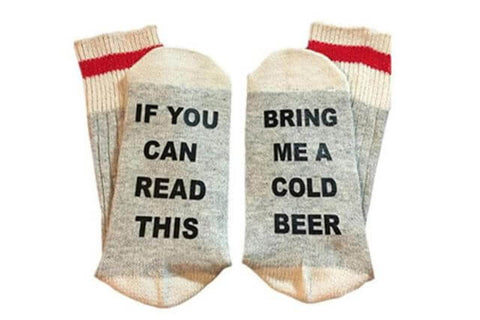 Wenn Sie das lesen können, bringen Sie mir ein kaltes Bier. Socken