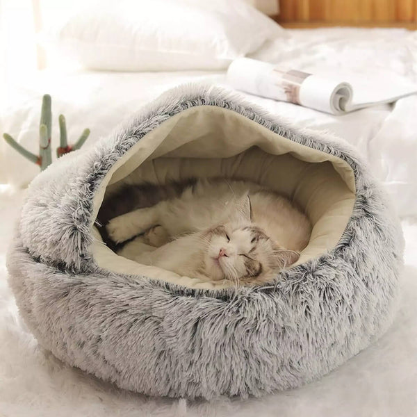 Niedlicher Katzenschlafsack – weich und bequem. Kaufen Sie Katzenbedarf auf Mounteen. Weltweiter Versand möglich.
