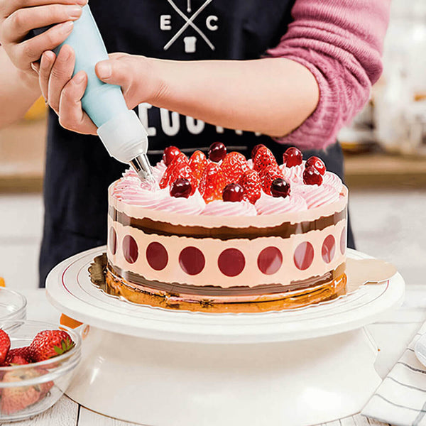 Dekoratives Kuchentüllen-Set (13-teiliges Set). Kaufen Sie Kuchendekorationszubehör auf Mounteen. Weltweiter Versand möglich.