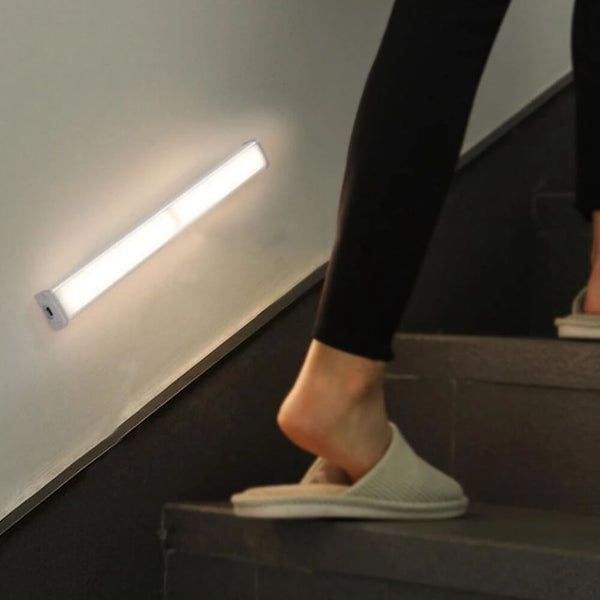 Lumière lumineuse facile à installer pour les escaliers, sous les armoires et plus encore. Achetez des luminaires pour armoires sur Mounteen. Expédition mondiale disponible.