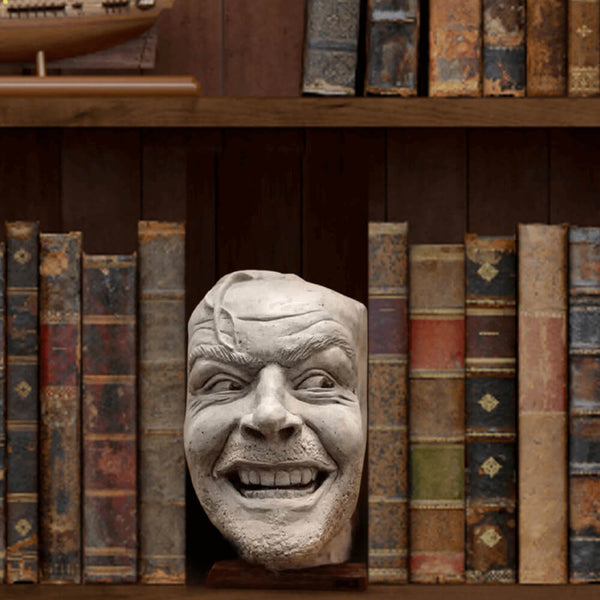 Handgefertigte Streich-Bücherregal-Skulptur. Kaufen Sie Skulpturen und Statuen auf Mounteen. Weltweiter Versand möglich.