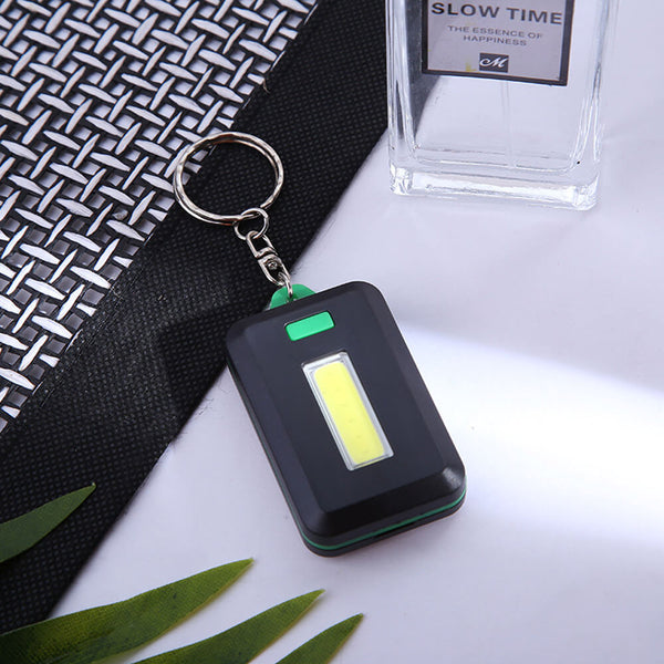 Mini porte-clés lampe de poche LED. Achetez des porte-clés sur Mounteen. Expédition mondiale disponible.