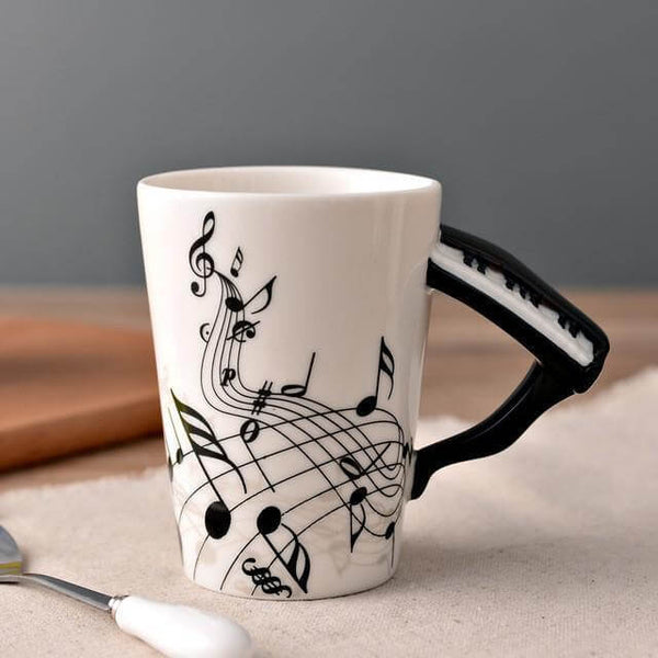 Tasse en céramique de guitare de nouveauté. Achetez des tasses sur Mounteen. Expédition mondiale disponible.