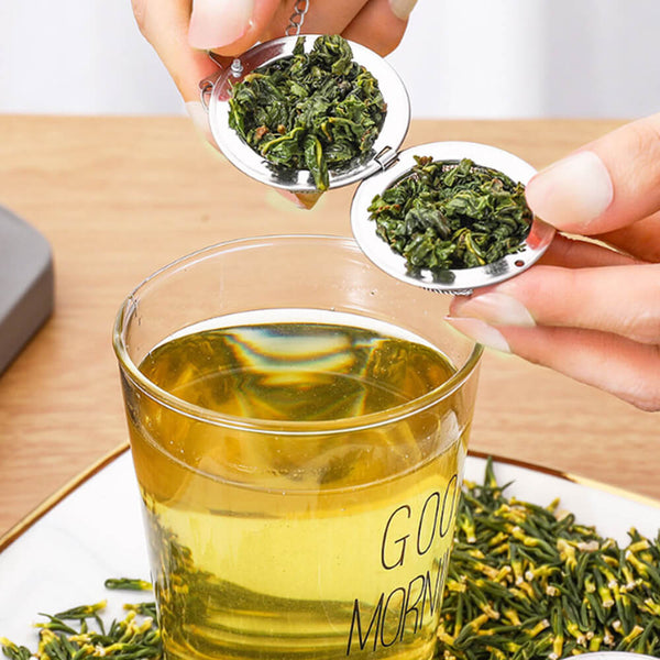 Infuseur à boule de thé en maille d'acier inoxydable. Achetez des passoires à thé sur Mounteen. Expédition mondiale disponible.