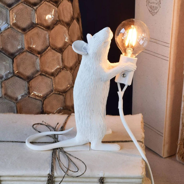 Lampes de souris en résine fantaisistes. Achetez des lampes sur Mounteen. Expédition mondiale disponible.