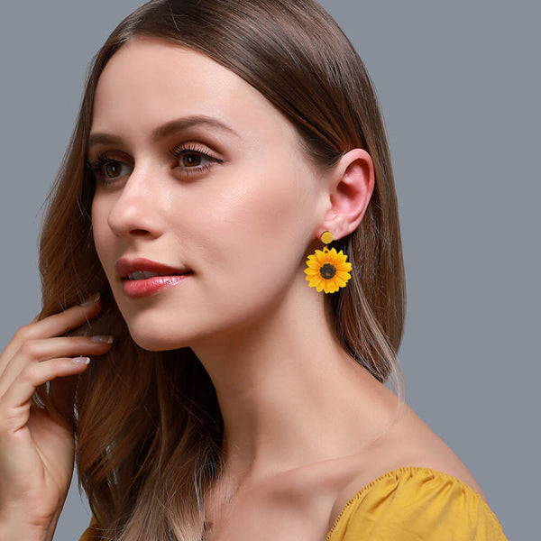 Helle und erfrischende gelbe Sonnenblumen-Ohrringe. Kaufen Sie Ohrringe auf Mounteen. Weltweiter Versand möglich.
