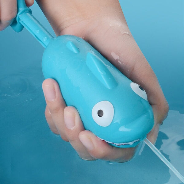 Krokodil- und Hai-Wasserspritzer-Spielzeug für Kinder. Kaufen Sie Poolspielzeug auf Mounteen. Weltweiter Versand möglich.
