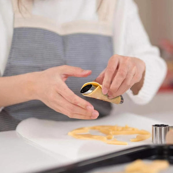 Easy Cannoli Maker. Shop Bakeware on Mounteen. Worldwide shipping available.