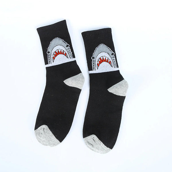Schwarze Shark-Socken. Kaufen Sie Strumpfwaren bei Mounteen. Weltweiter Versand möglich.