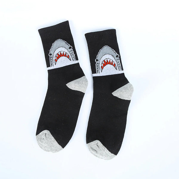 Chaussettes requin noir. Achetez des bas sur Mounteen. Expédition mondiale disponible.