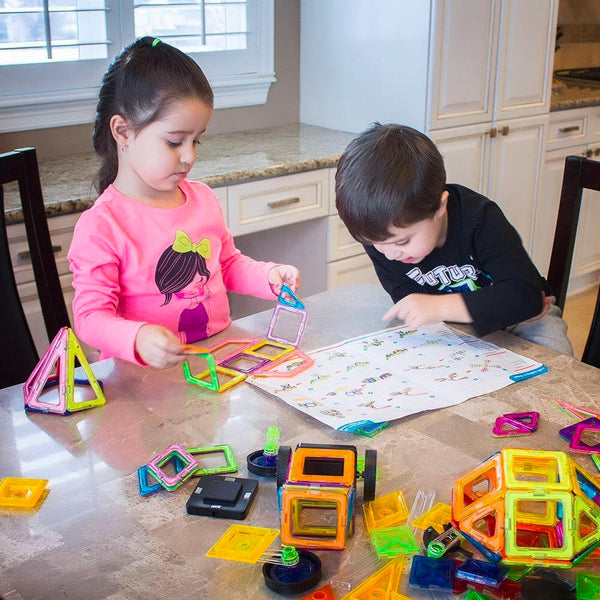 Magnetische Bausteine ​​für Kinder (111 Teile). Kaufen Sie Spielzeug auf Mounteen. Weltweiter Versand möglich.