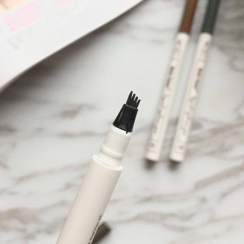 Stylo à sourcils liquide imperméable. Achetez des produits de beauté et de soins personnels - Maquillage sur Mounteen. Expédition mondiale disponible.