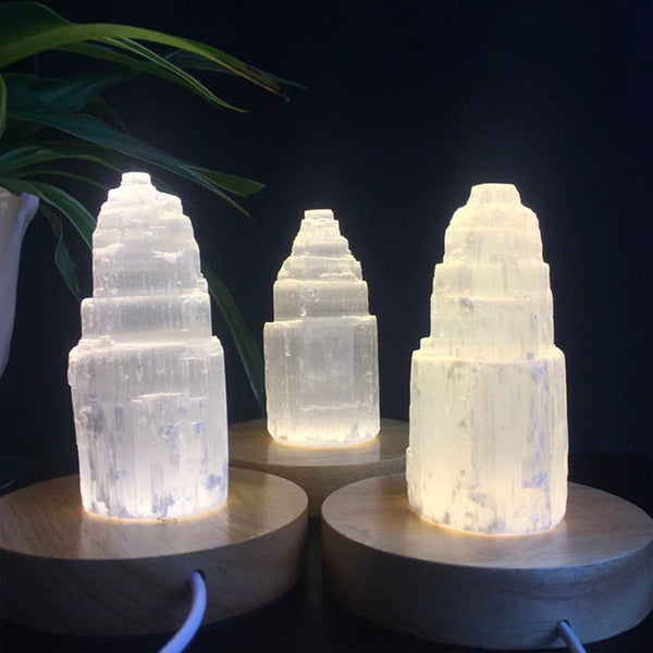 Turmlampe aus Selenitkristall – Bei Mounteen kaufen
