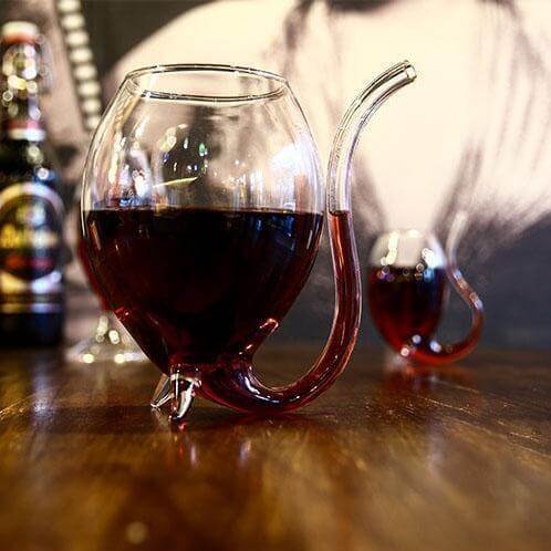 Verre à Vin Avec Paille. Achetez des gobelets sur Mounteen. Expédition mondiale disponible.