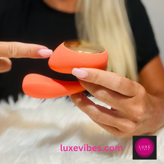 Lelo Ida Wave Pointing to Motor in Clit Massager