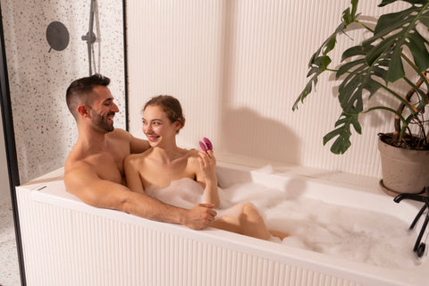 We-Vibe Sync with Couple in Tub