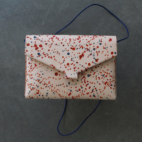 Mokoko Fold Handbag in Natural Mix dotted vegetable tanned leather. The dots are in orange, red and blue colors.