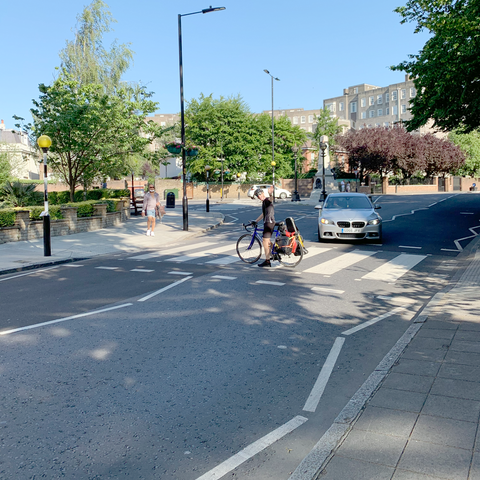 AirPannier on abbey road zebra crossing, the FAB4 crossing, Abbey Road Studios, 