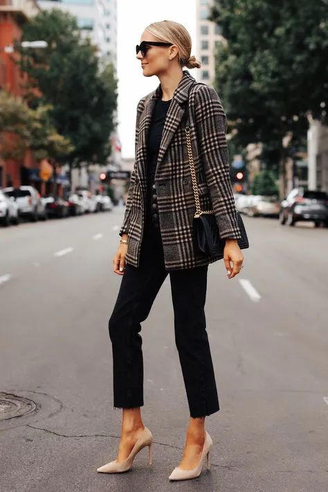 For girls with collapsed shoulders, the padded checkered suit can ...