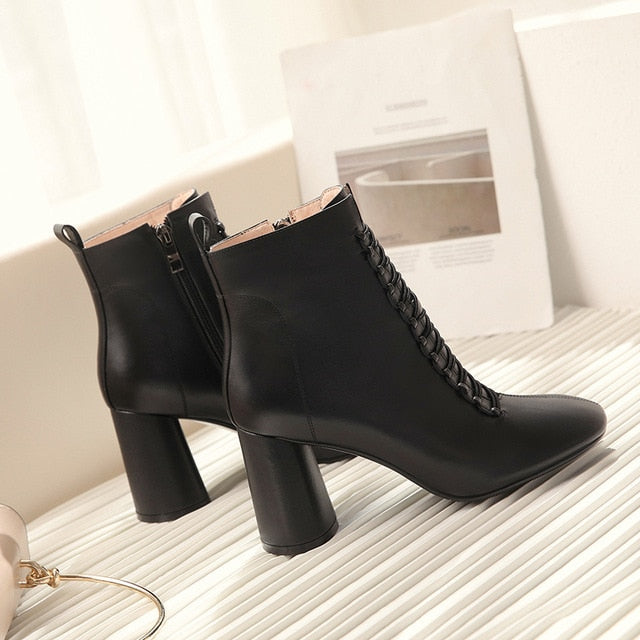 women's pointed toe chelsea boots