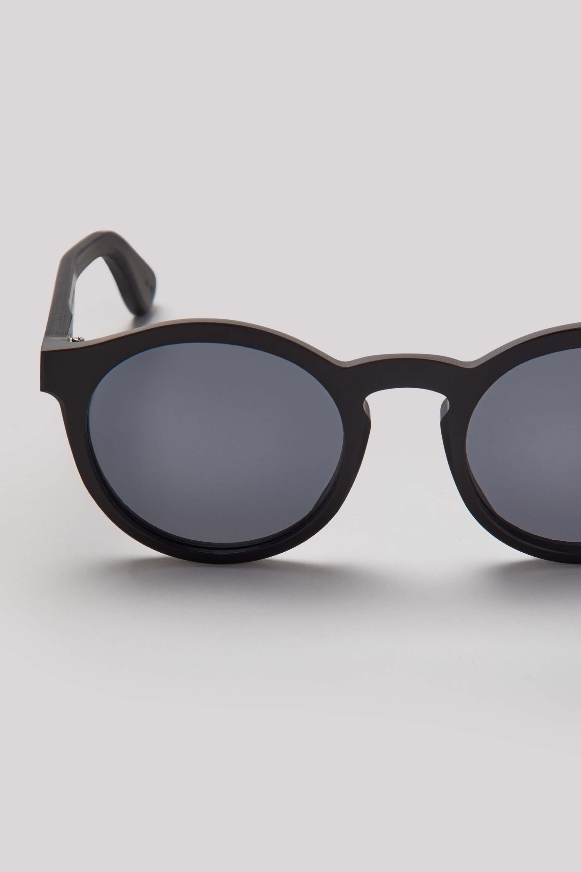 Black round sunglasses for men smoke lens round men's crystal gray glasses