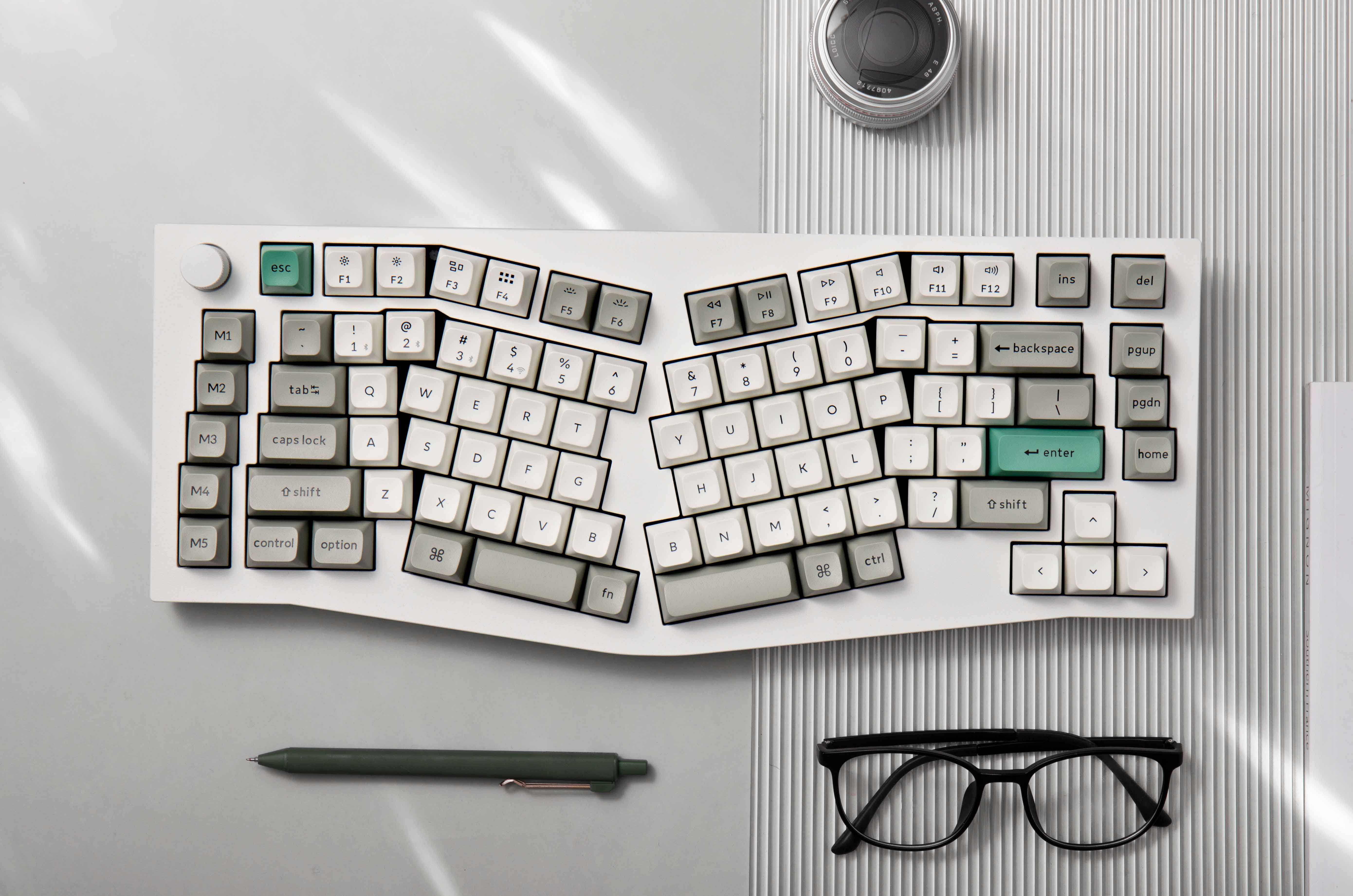 Keychron-Q10-Max-Alice-Layout-Aluminium-White-QMK:VIA-Wireless-Custom-Mechanical-Keyboard.jpg__PID:9eda5e83-4502-4f33-94e1-b7ba27451328