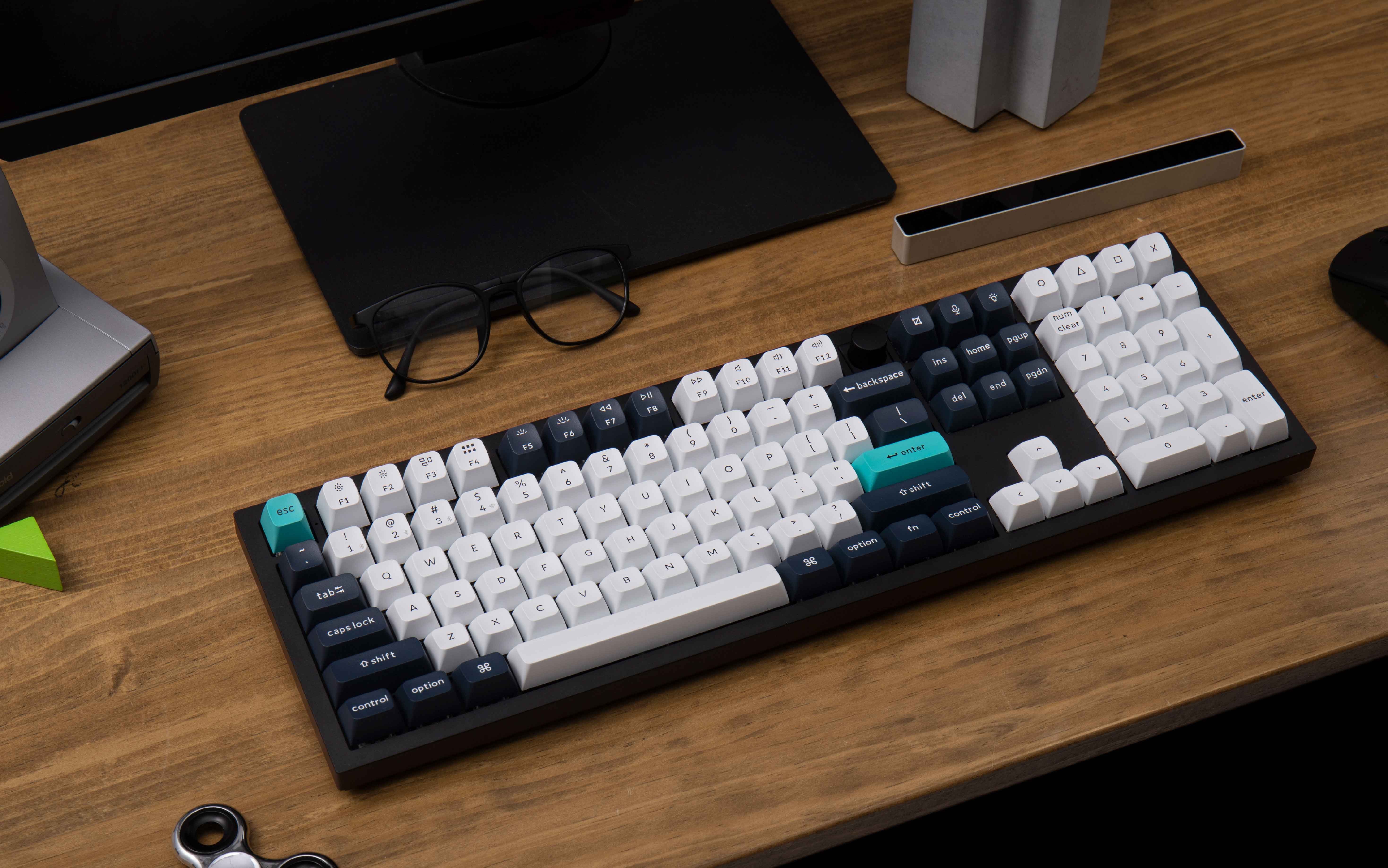 Keychron-Q6-Max-Full-Size-Layout-QMK:VIA-Wireless-Custom-Mechanical-Keyboard-Black.jpg__PID:ba10cc8f-a4e5-42a0-96a2-2685e5d37cfd