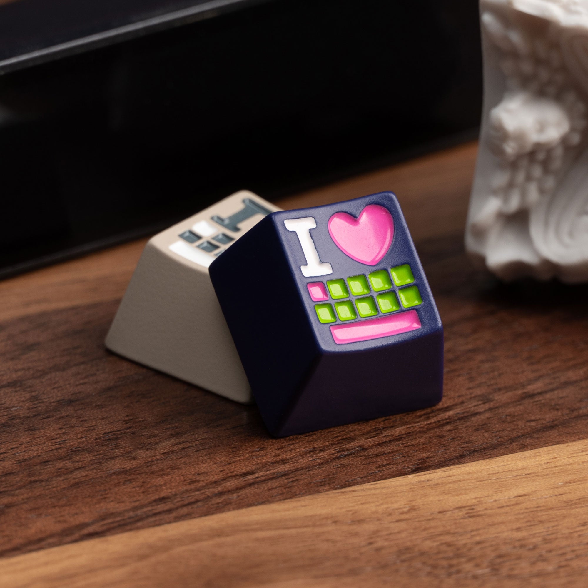 Keychron Zinc Alloy OEM Artisan Keycap - Love