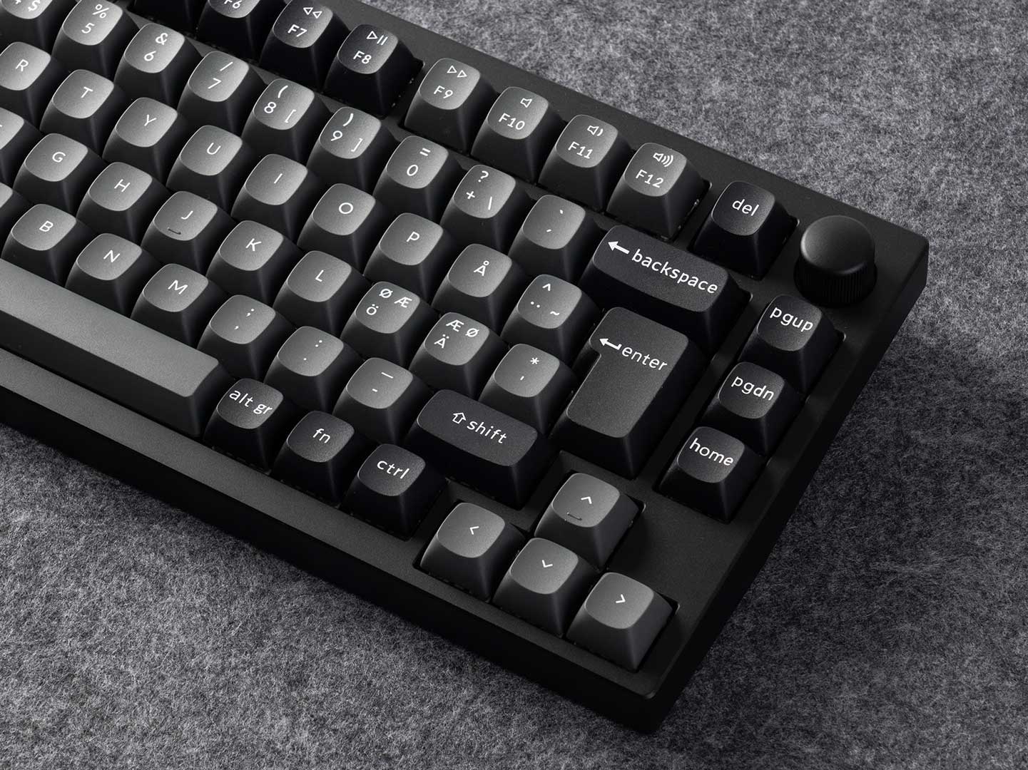 Lemokey-P1-ISO-Black-Keycaps-2.jpg__PID:f6c07f1a-78cc-44ea-af43-bf0327e8fe28