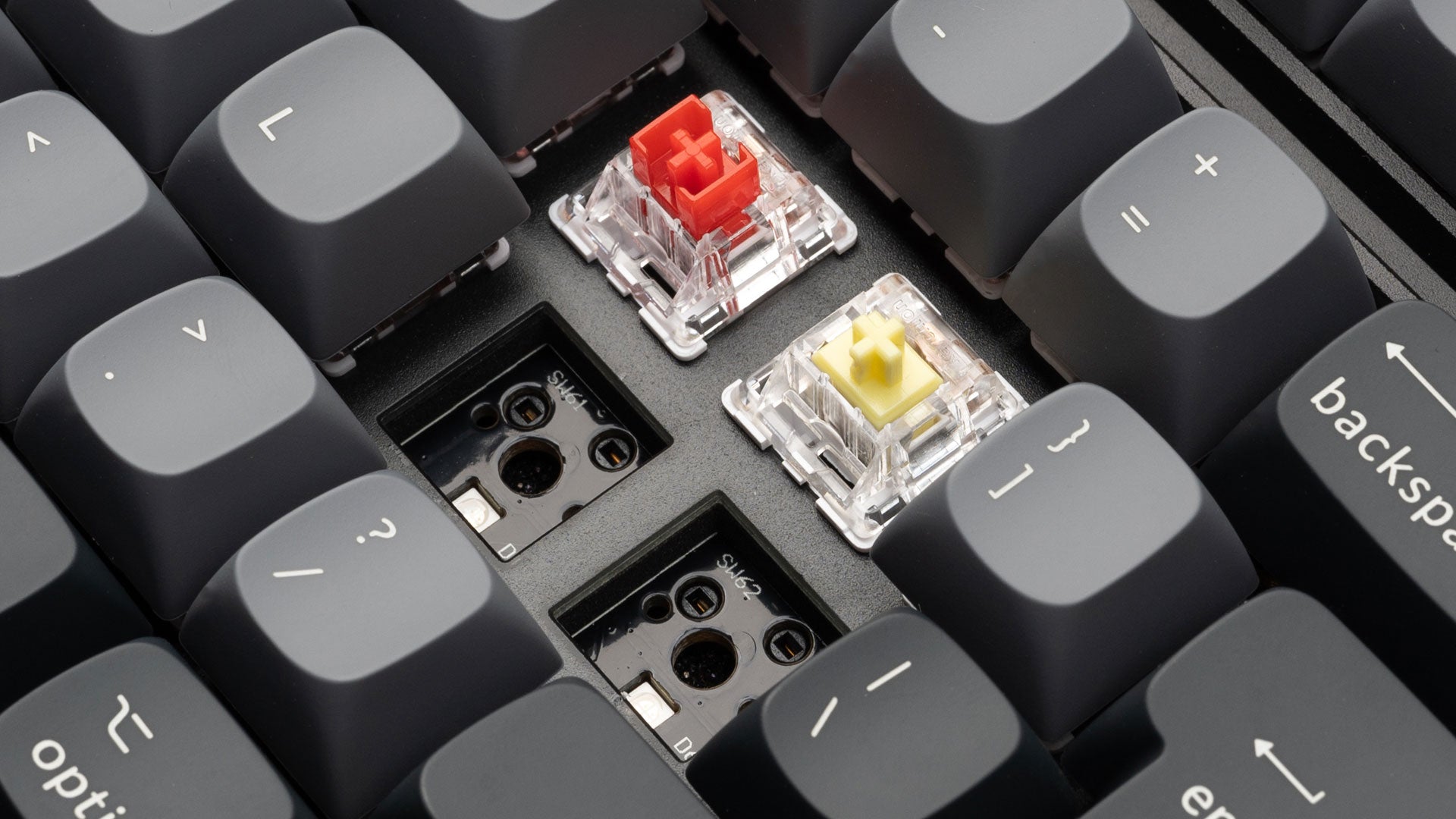 Hot-swappable feature of the Keychron Q3 Pro QMK/VIA 80% layout wireless custom mechanical keyboard ISO Layout