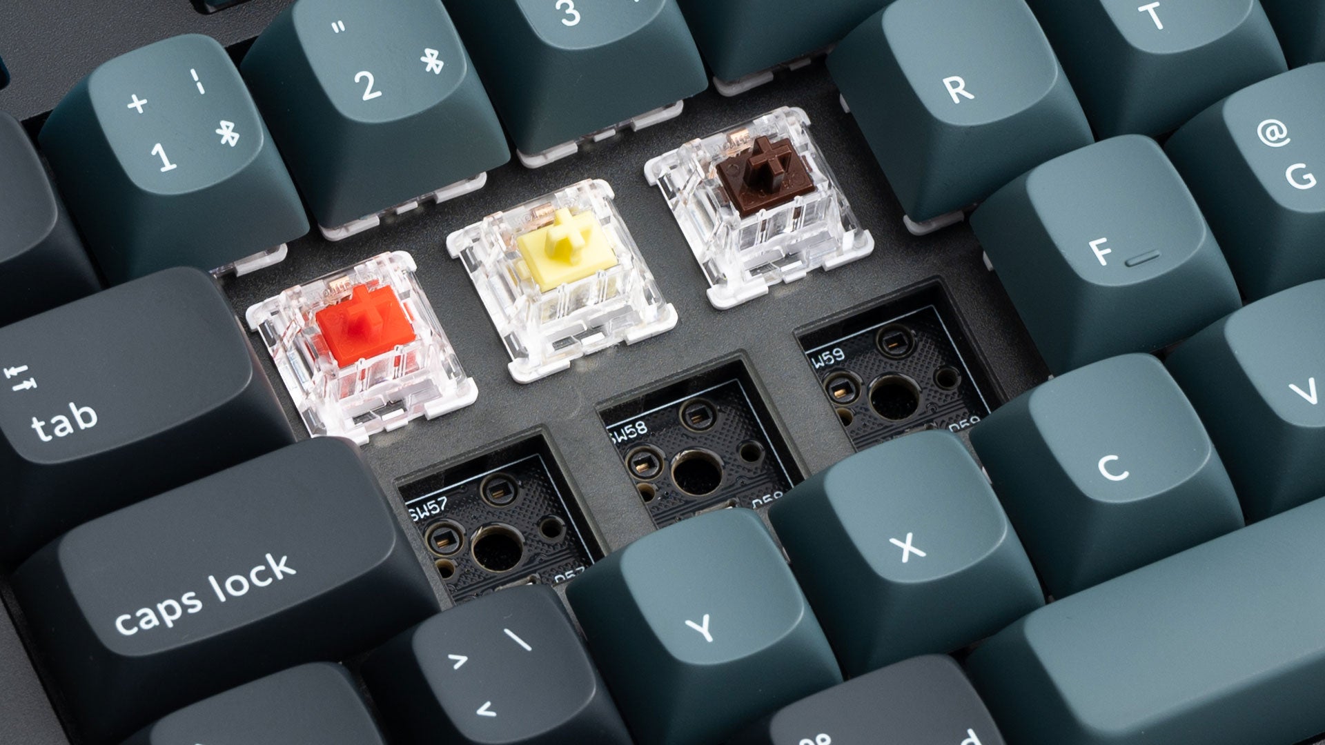 Hot-swappable feature Keychron Q5 Pro QMK/VIA 96% layout wireless custom mechanical keyboard ISO Layout