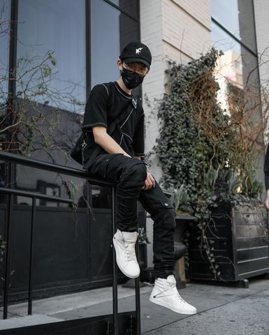 Men streetwear outfit ideas - relaxed-fitting Black Tee Shirt and a Kyle cargo pants