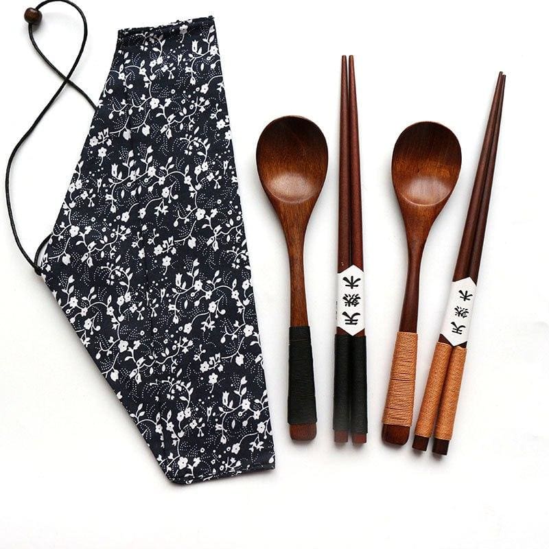 https://cdn.shopify.com/s/files/1/0059/2887/8191/products/wooden-chopsticks-and-spoon-kita-my-japanese-home_294.jpg