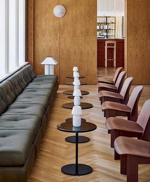 4th_amanta_chisel-lounge-chair_pyro-coffee-table_apollo-portable_910x1100.jpg__PID:a8663984-902f-43f2-86cb-447696297193